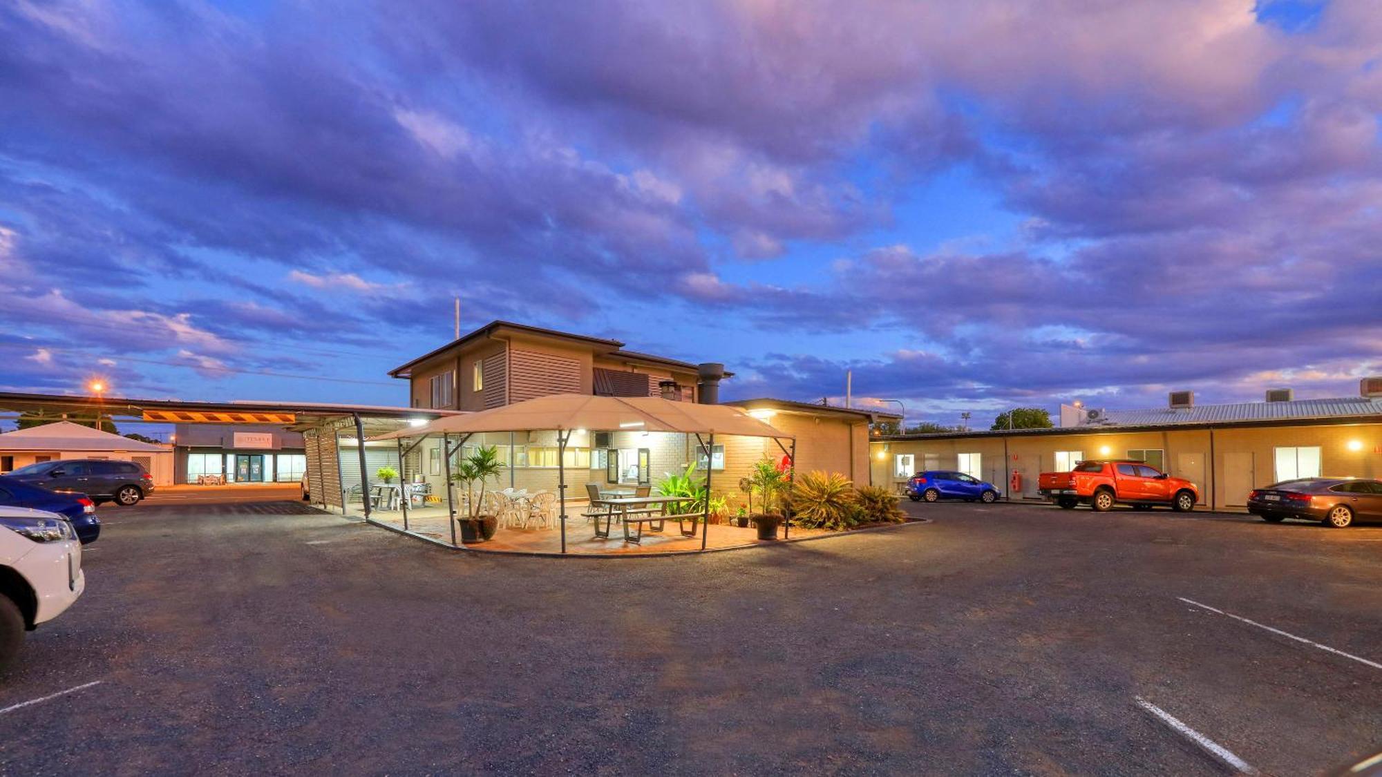 Motel 707 Emerald Luaran gambar