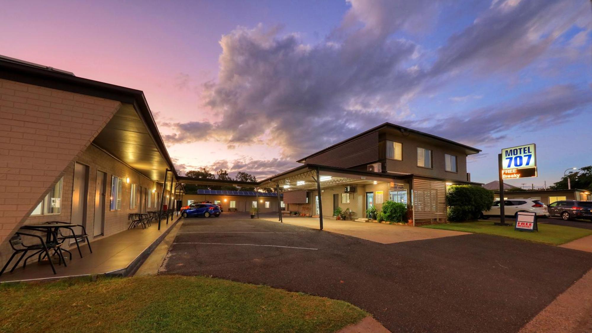 Motel 707 Emerald Luaran gambar